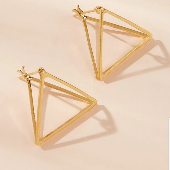 ☆Kelly☆ 3D Triangle Earrings - Picture 3 of 6